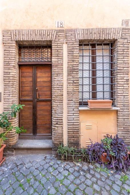18 Ciancaleoni House * Rom
