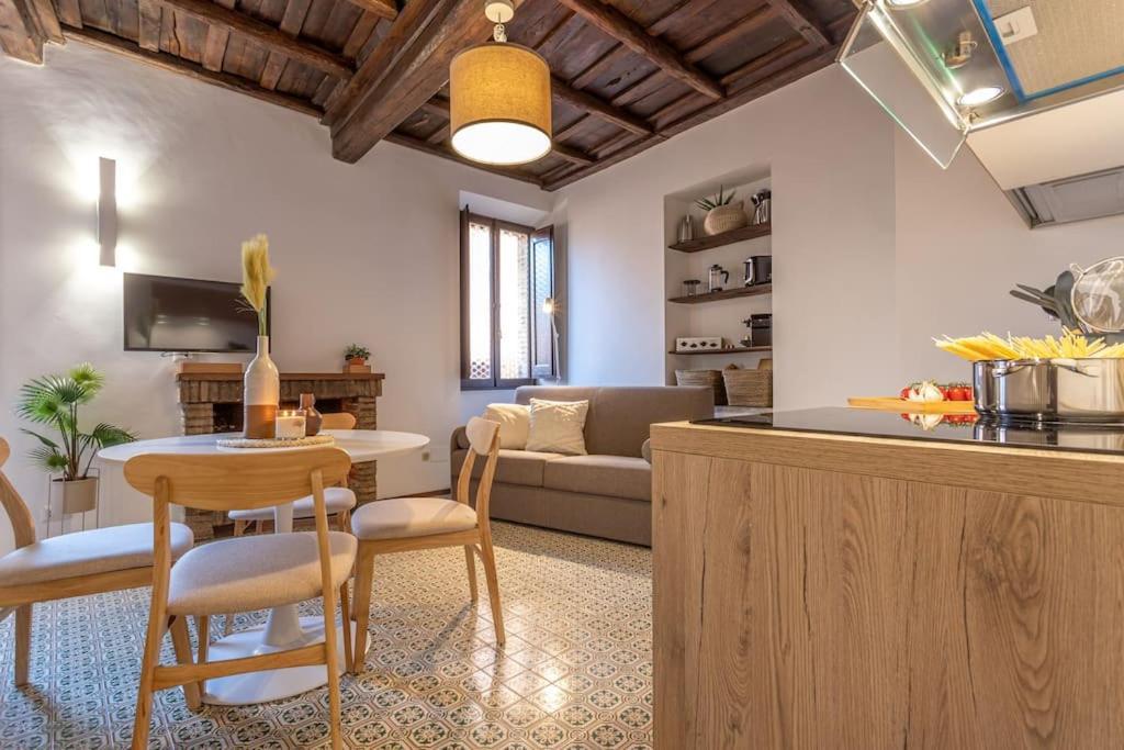 18 Ciancaleoni House * Rom